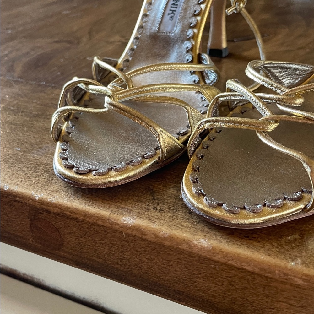MANOLO BLAHIK Gold Strappy Sandal 35.5 - Picture 5 of 6